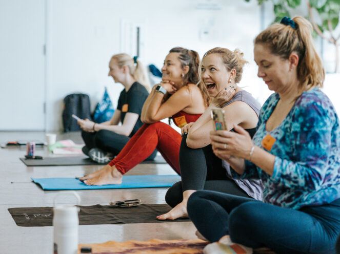 On October 10, Swissnex in San Francisco invited tech enthusiasts to unwind from SF Tech Week with a Robot-Puppy Yoga session